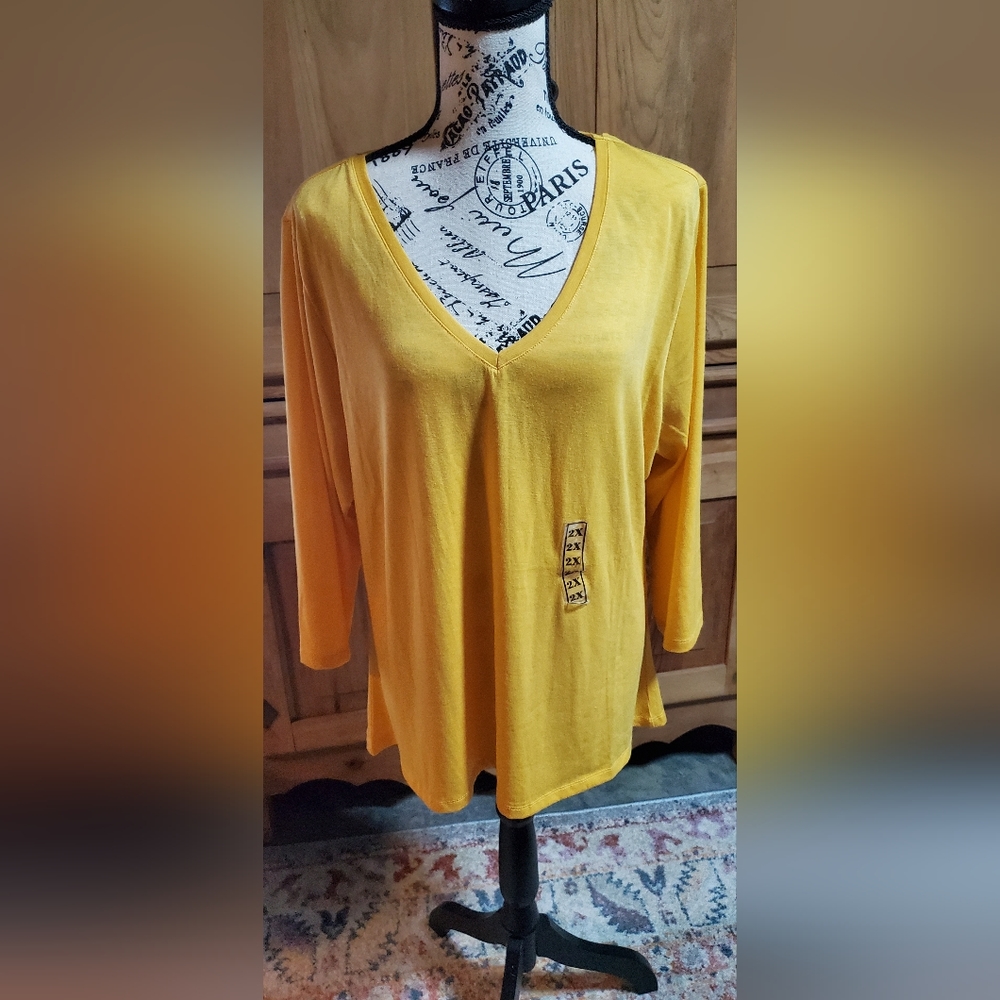 Jennifer Lauren plus beautiful yellow gold tunic. Size 2X.